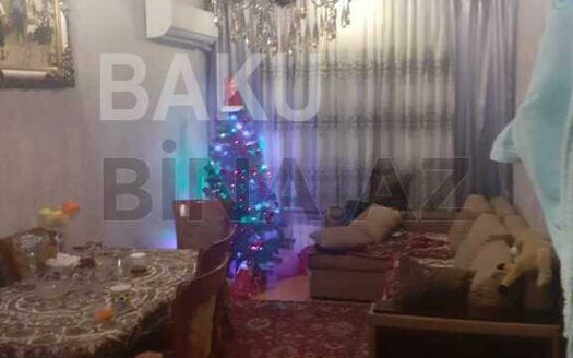 3 Room Old Apartment for Sale in Baku