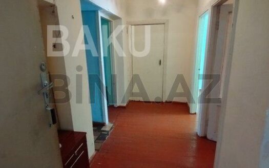 3 Room Old Apartment for Sale in Baku