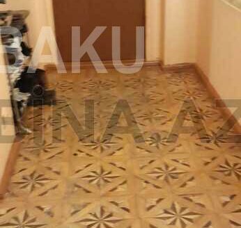 3 Room Old Apartment for Sale in Baku