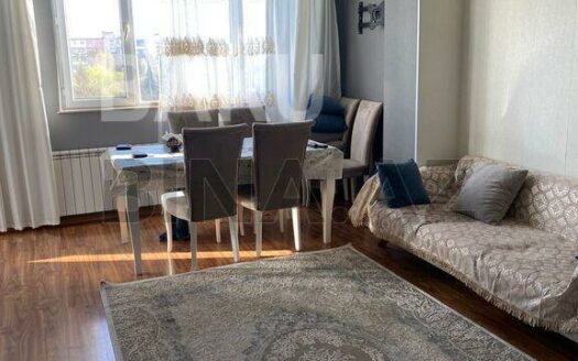 3 Room Old Apartment for Sale in Baku