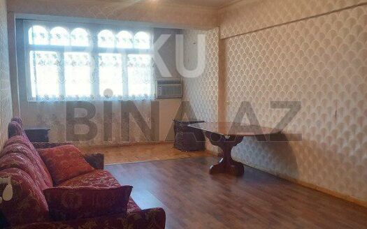 2 Rooms Old Apartment for Sale in Baku