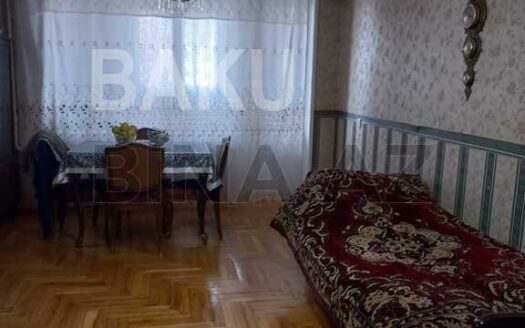 2 Rooms Old Apartment for Sale in Baku