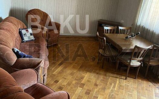 3 Room Old Apartment for Sale in Baku