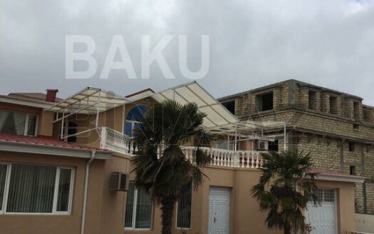 8 Room House / Villa for Sale in Baku