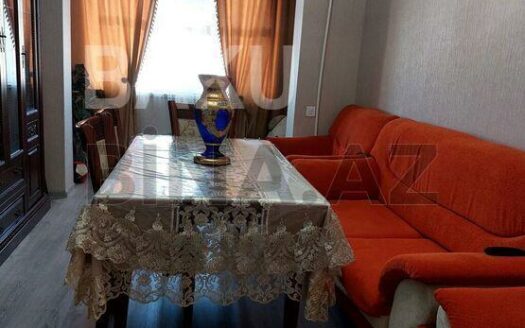 3 Room Old Apartment for Sale in Baku