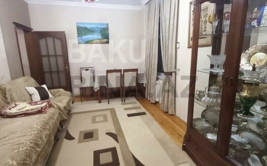 2 Rooms Old Apartment for Sale in Baku