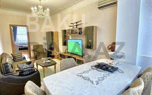 3 Room Old Apartment for Sale in Baku