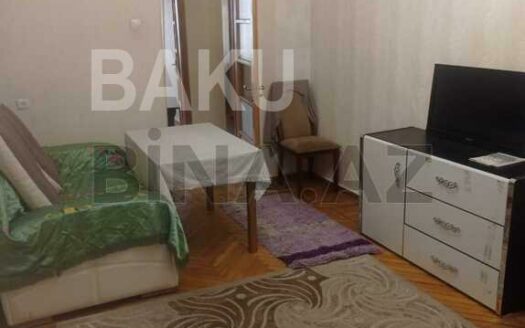 2 Rooms Old Apartment for Sale in Baku