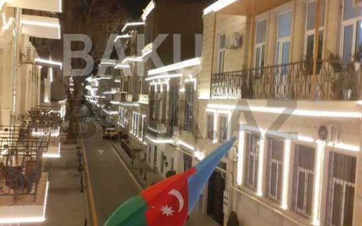 3 Room Old Apartment for Sale in Baku