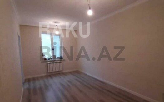 3 Room Old Apartment for Sale in Baku