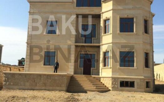 8 Room House / Villa for Sale in Baku