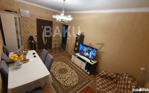 3 Room Old Apartment for Sale in Baku