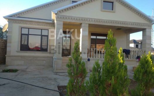 4 Room House / Villa for Sale in Baku