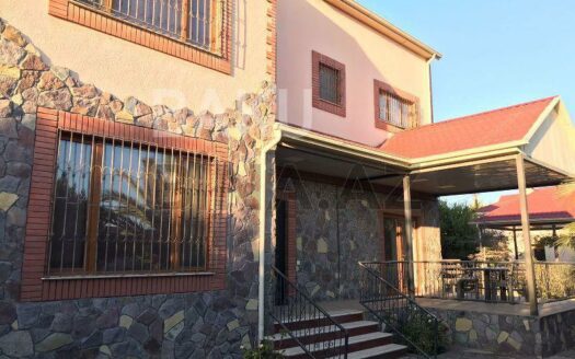 5 Room House / Villa for Sale in Baku