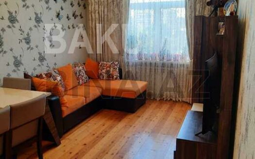 3 Room Old Apartment for Sale in Baku