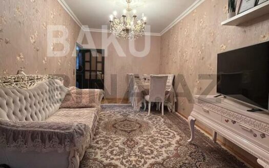 3 Room Old Apartment for Sale in Baku