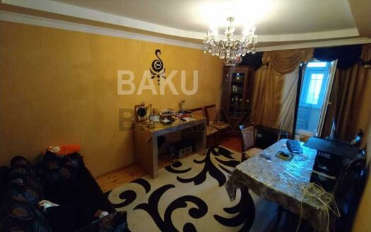 3 Room Old Apartment for Sale in Baku