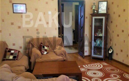 5-Room Old Apartment for Sale in Baku