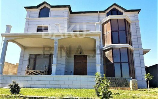 7 Room House / Villa for Sale in Baku