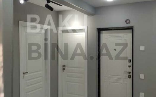 4 Room Old Apartment for Sale in Baku