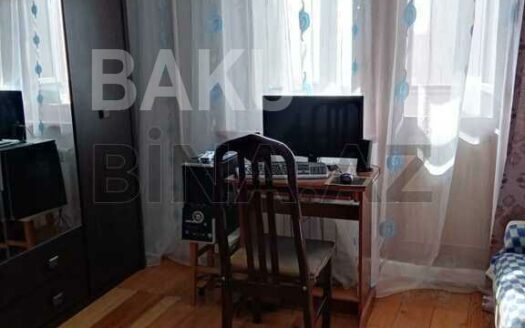 3 Room Old Apartment for Sale in Baku