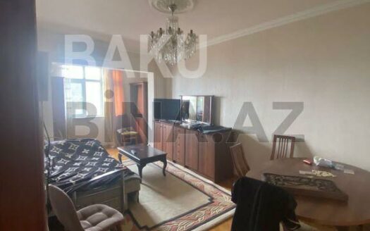 3 Room Old Apartment for Sale in Baku