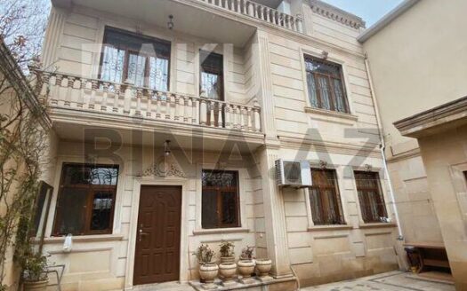 6 Room House / Villa for Sale in Baku