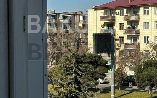 2 Rooms Old Apartment for Sale in Baku