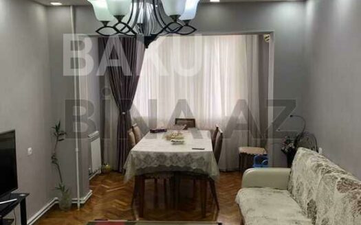 3 Room Old Apartment for Sale in Baku