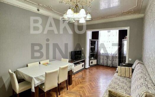 3 Room Old Apartment for Sale in Baku