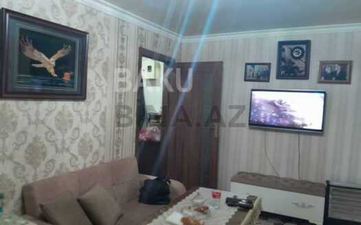 1 Room Old Apartment for Sale in Baku