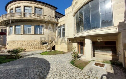 5 Room House / Villa for Sale in Baku