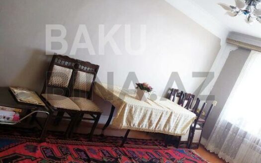 3 Room Old Apartment for Sale in Baku