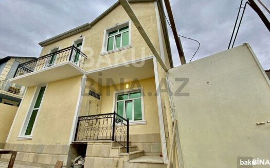 4 Room House / Villa for Sale in Baku