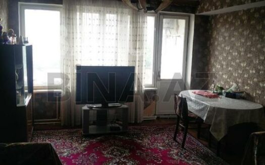 3 Room Old Apartment for Sale in Baku