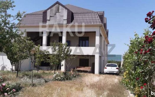 8 Room House / Villa for Sale in Baku