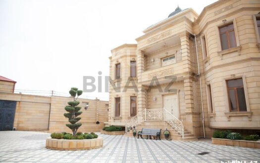 10 Room House / Villa for Sale in Baku