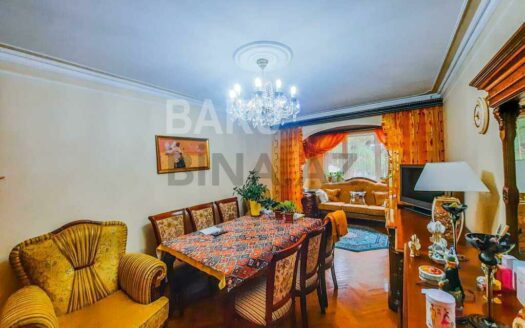 2 Rooms Old Apartment for Sale in Baku