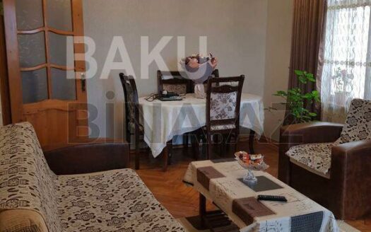 2 Rooms Old Apartment for Sale in Baku