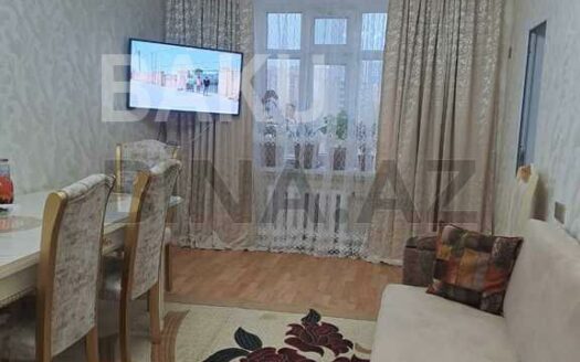 3 Room Old Apartment for Sale in Baku