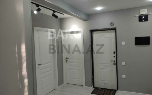 4 Room Old Apartment for Sale in Baku