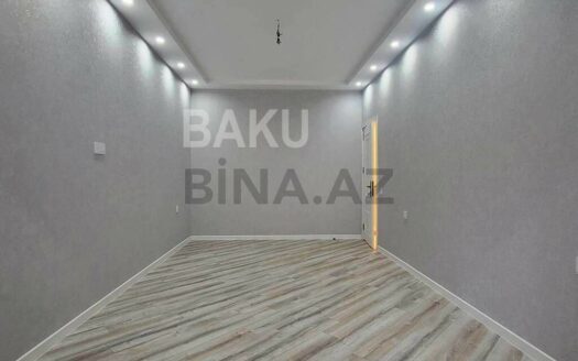 4 Room Old Apartment for Sale in Baku