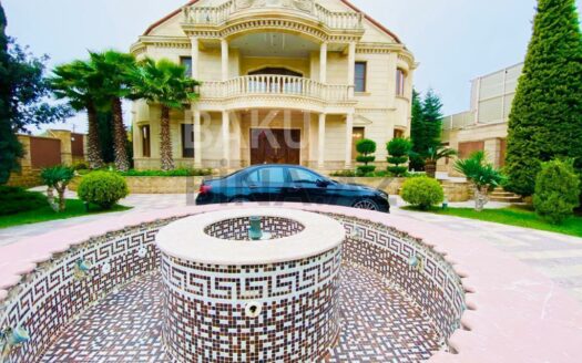 8 Room House / Villa for Sale in Baku