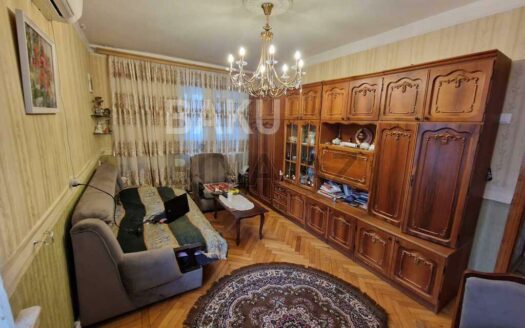 2 Rooms Old Apartment for Sale in Baku