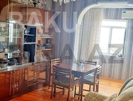 3 Room Old Apartment for Sale in Baku