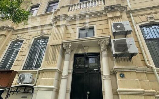 3 Room Old Apartment for Sale in Baku