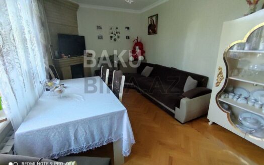 2 Rooms Old Apartment for Sale in Baku