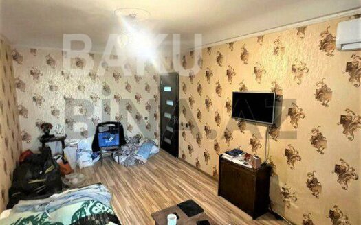 1 Room Old Apartment for Sale in Baku