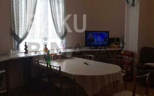 6 Room House / Villa for Sale in Baku