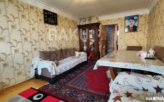 3 Room Old Apartment for Sale in Baku